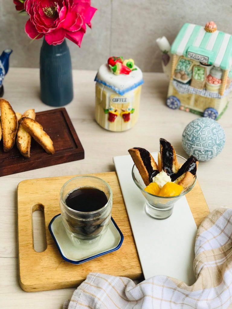 Chocolate Dipped Biscotti paired with Hot Americano
