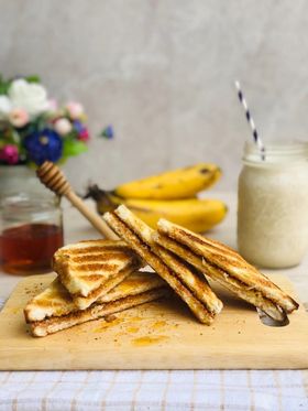 Peanut Butter and Honey Sandwich paired with Banana Yogurt smoothie