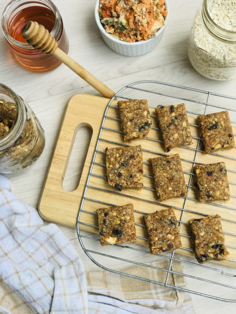 Granola with Juice Pulp Bars