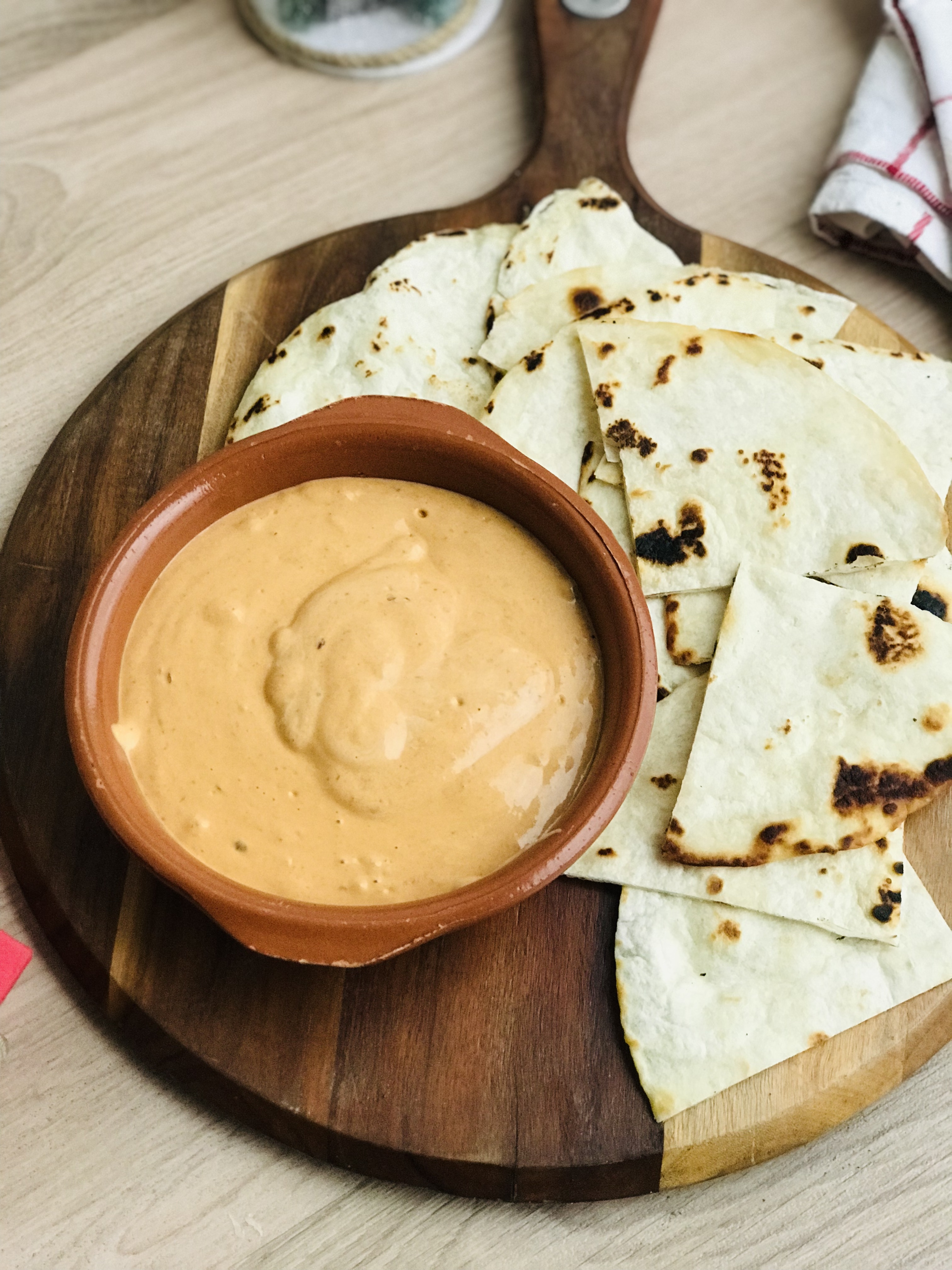 Smokey Queso de Bola Spread